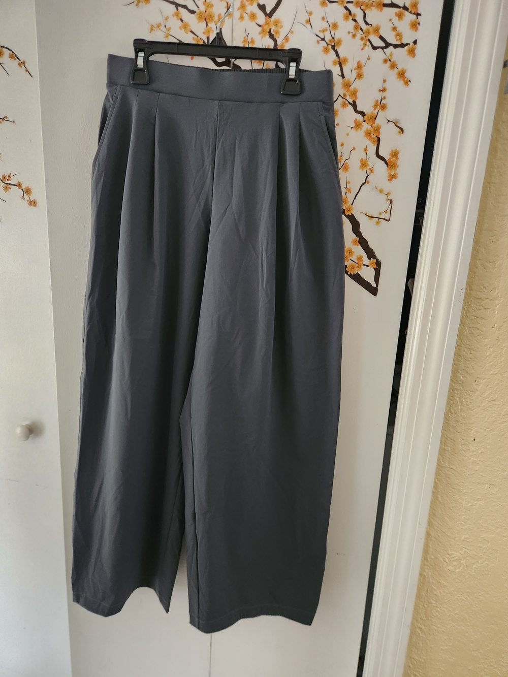 Uniqlo Wide-Leg Pleated Pants - Charcoal